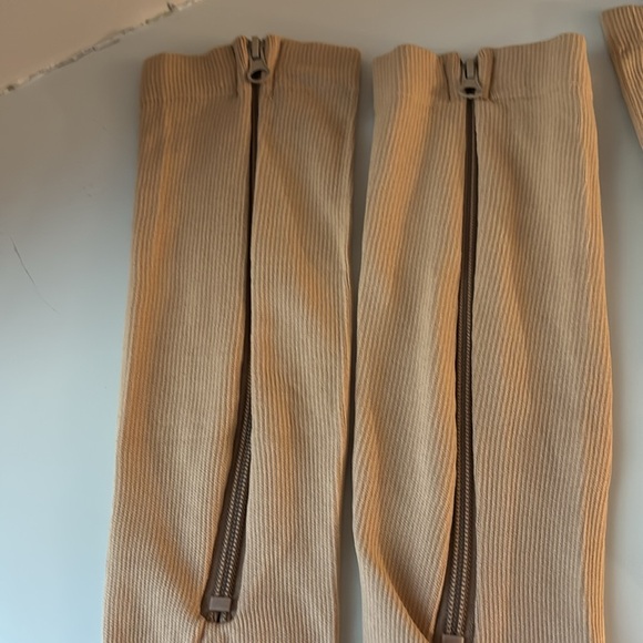 COMPRESSION SOCKS ~ NEW ~ w/zipper 2 pairs/toeless/knee highs - Picture 5 of 6